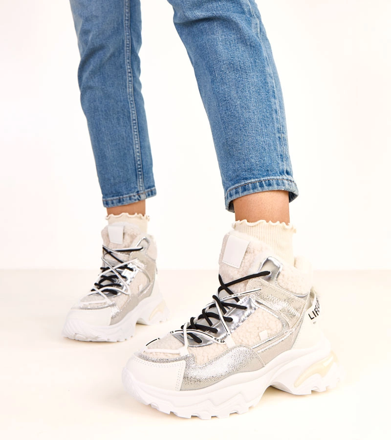 Białe sznurowane sneakersy z futerkiem Perry