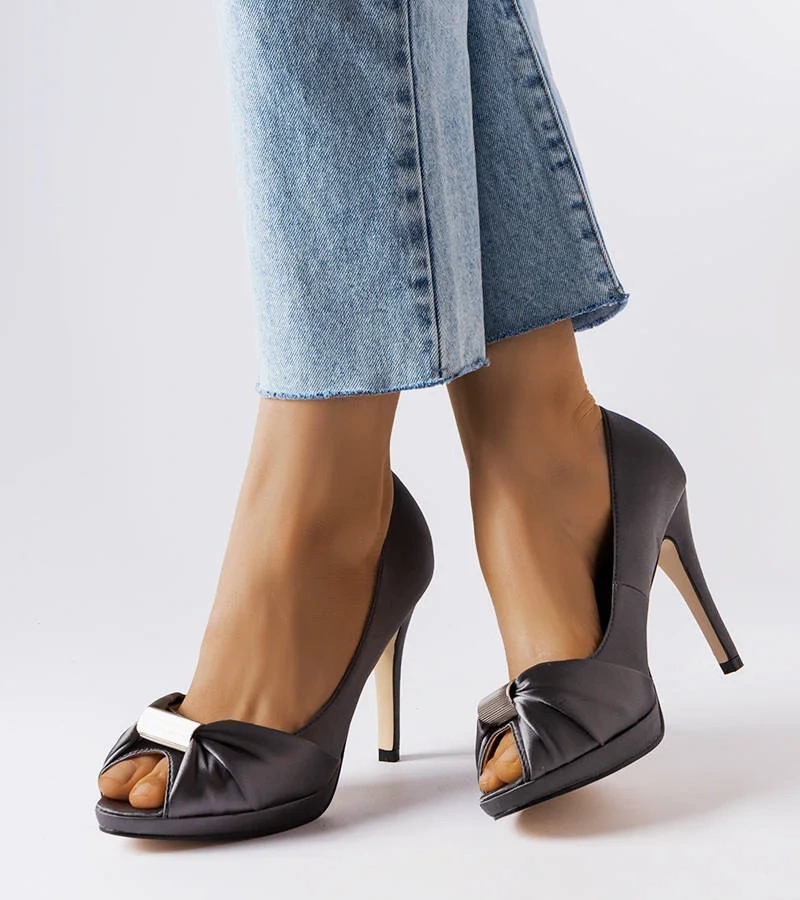 Szare szpilki z odkrytym noskiem Paré