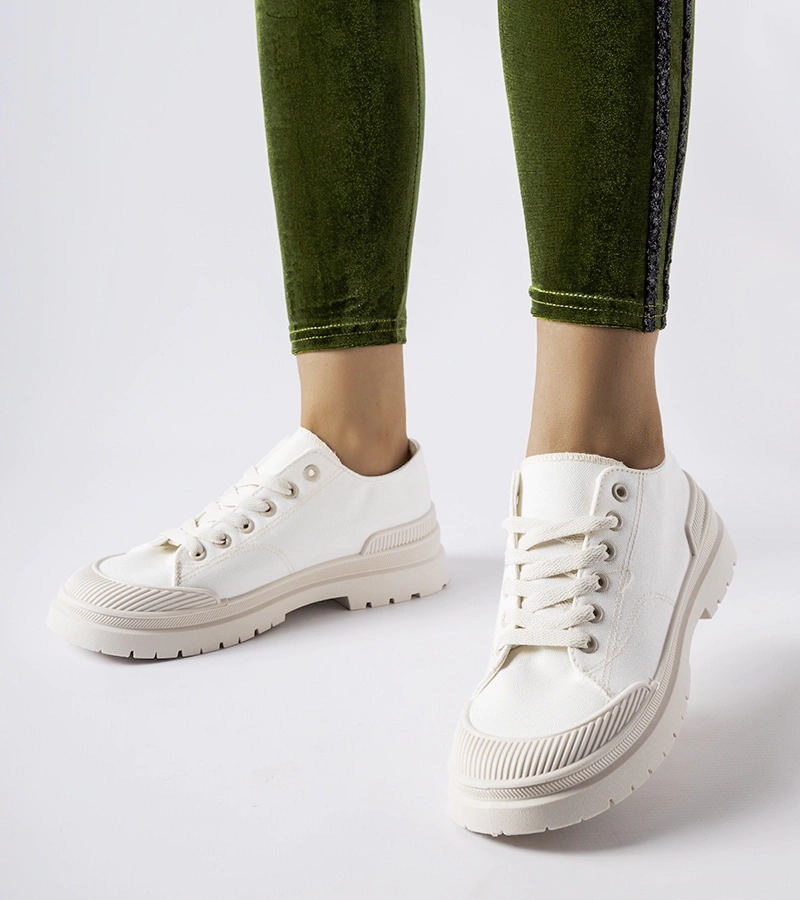 Białe materiałowe trampki Nassar