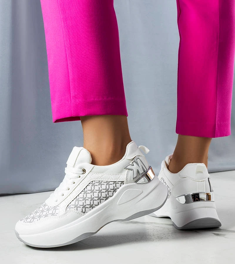 Białe sneakersy z monogramem Margie