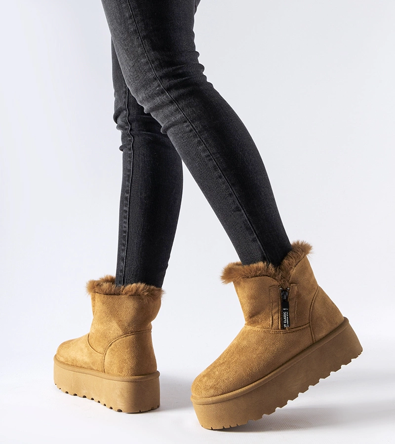 Brązowe śniegowce na platformie Points