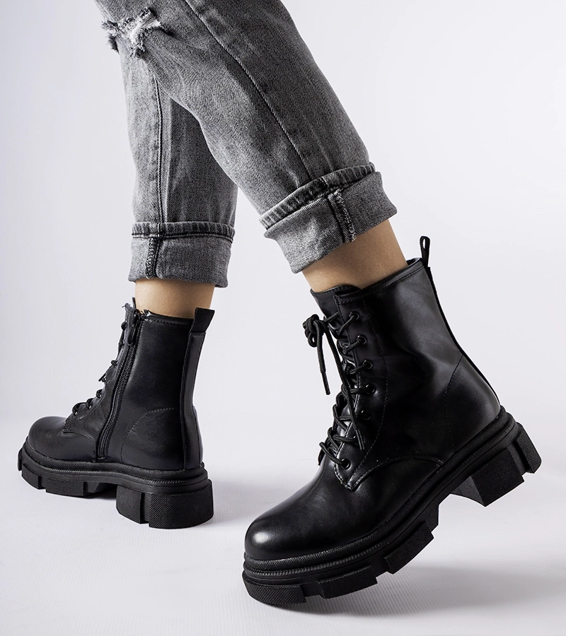 Czarne klasyczne workery Berto