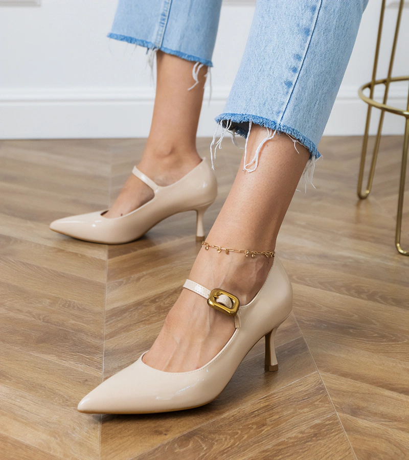 Beżowe czółenka klasyczne z ozdobną klamerką Helli