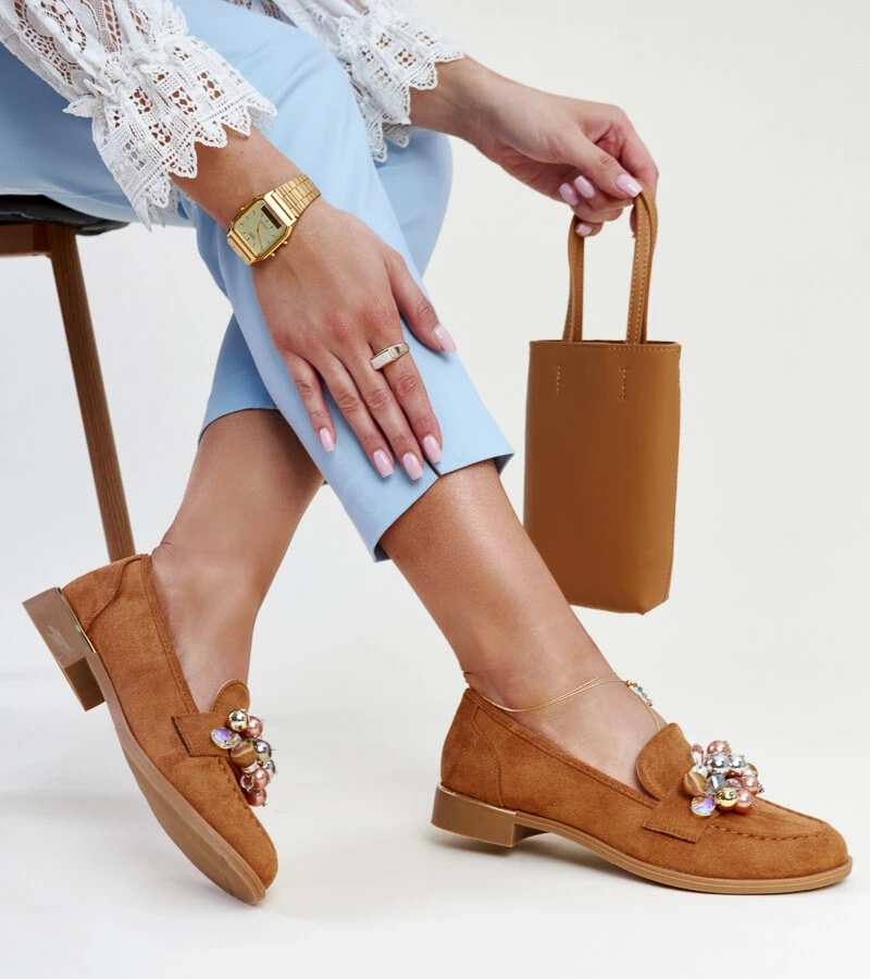 Brązowe mokasyny z ozdobami Dahera