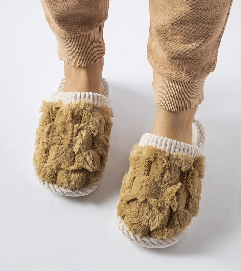 Beżowe ocieplane damskie kapcie Crissa