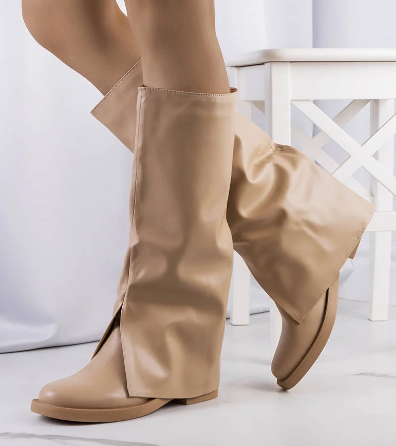 Beżowe kozaki Moerna