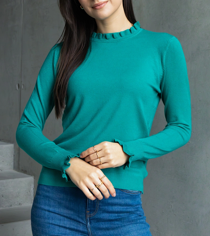 Zielony miękki sweterek zdobiony falbanką Luel