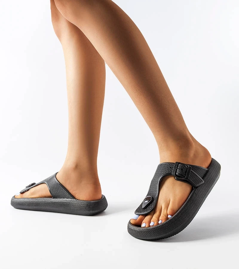 Czarne japonki na platformie Moretti