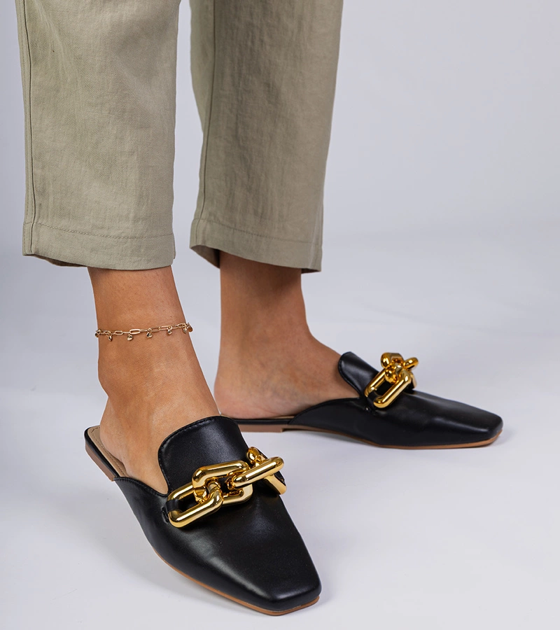 Czarne klapki z łańcuszkiem Hickory