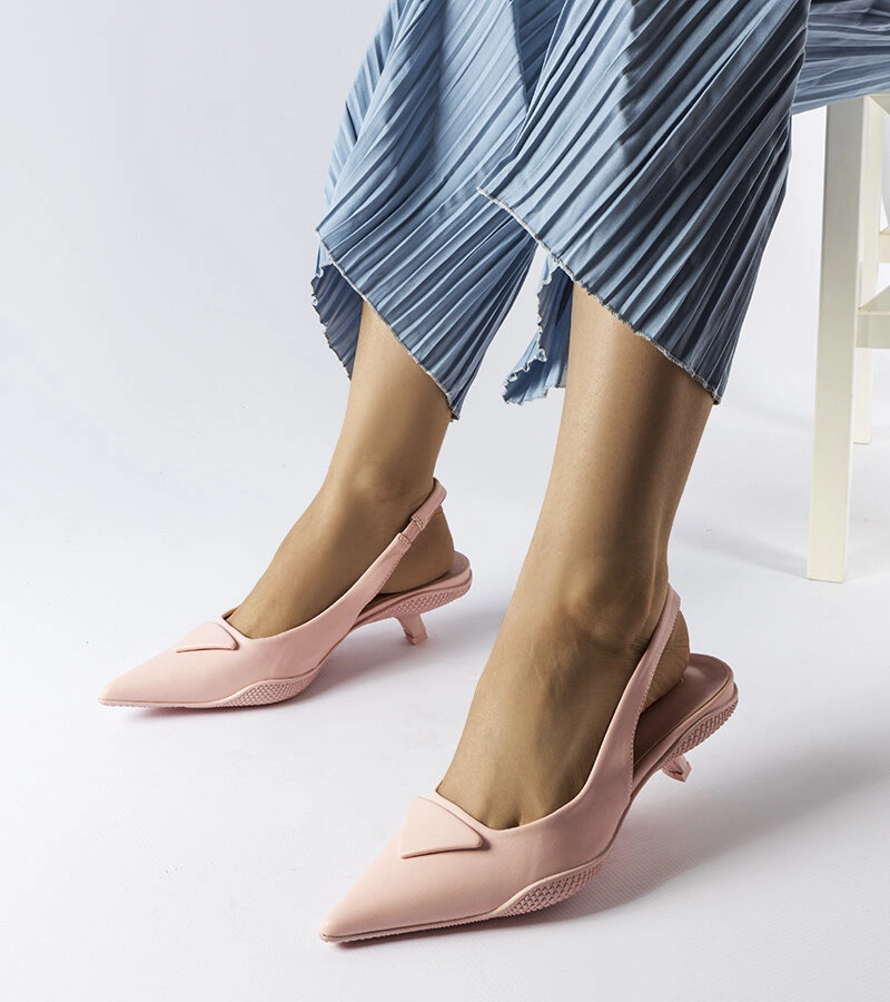 Rożowe sandały na niskim obcasie Labonté