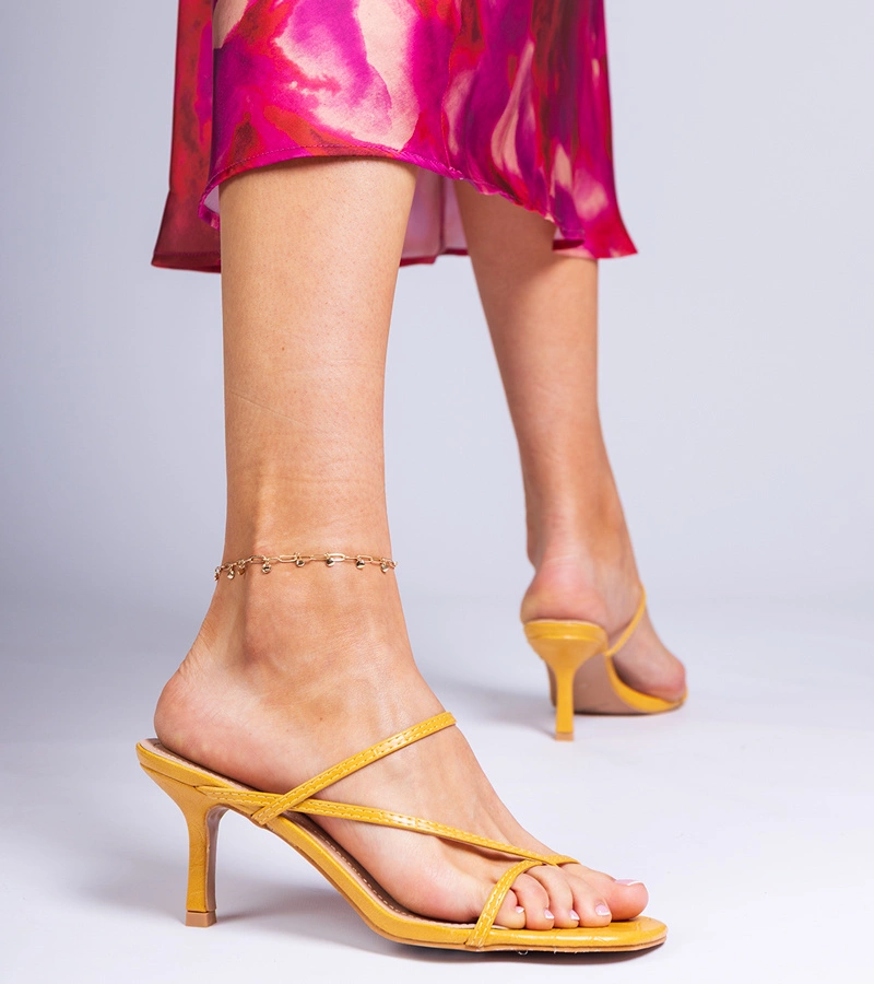 Żółte klapki eleganckie na szpilce Kapilon