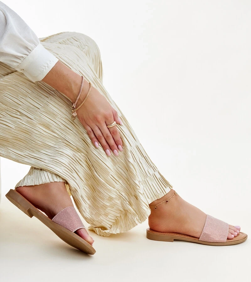 Brązowe błyszczące klapki Anilsa