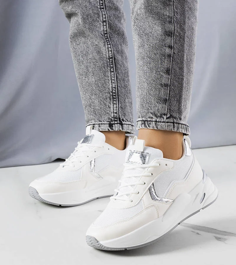 Białe sneakersy ze srebrnymi wstawkami Doris