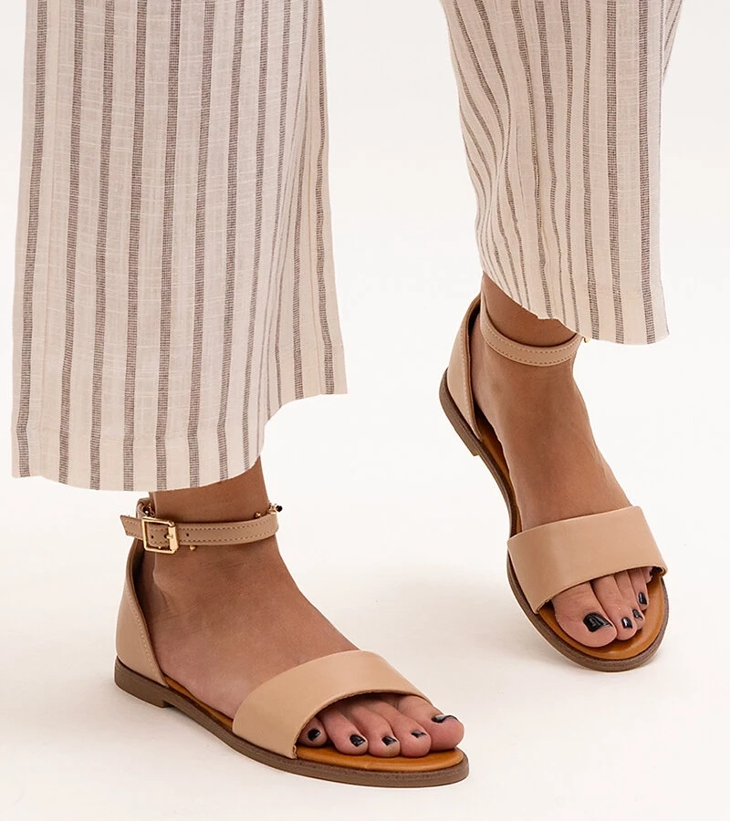 Beżowe sandały z zakrytą piętą Sema