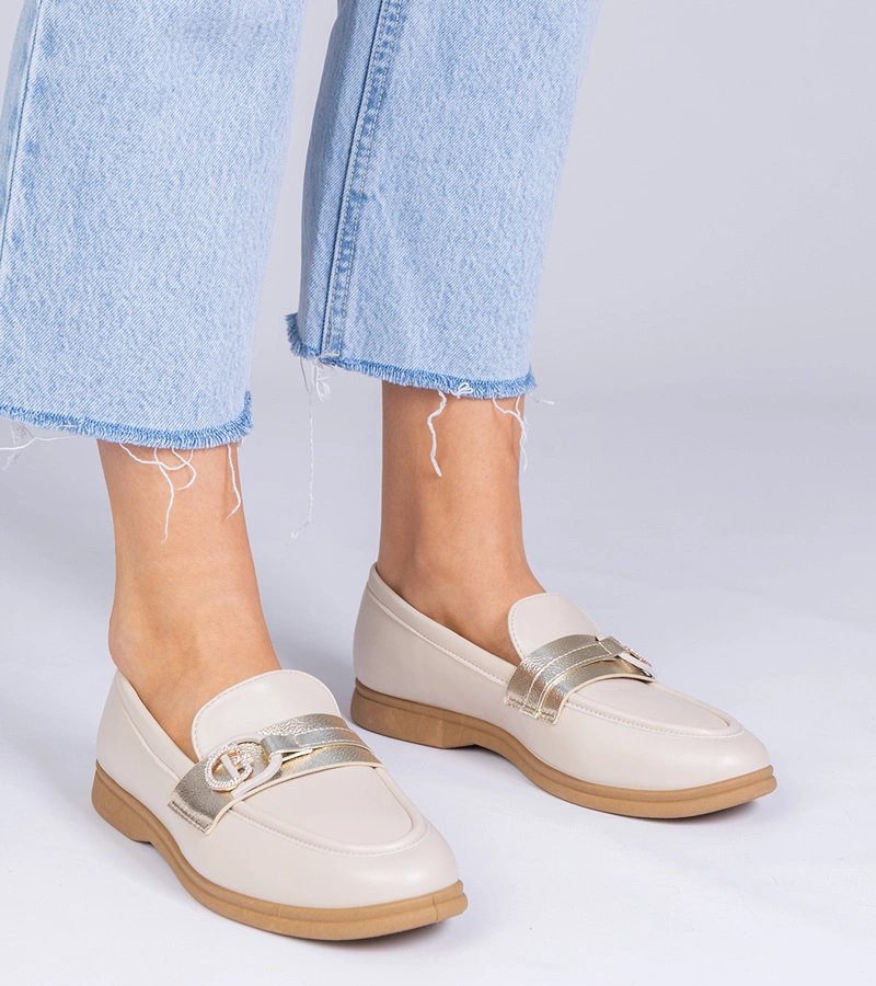 Beżowe mokasyny z ekoskóry z cyrkoniami Berita