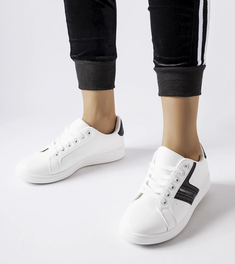 Białe sneakersy z czarnymi wstawkami Rizzo