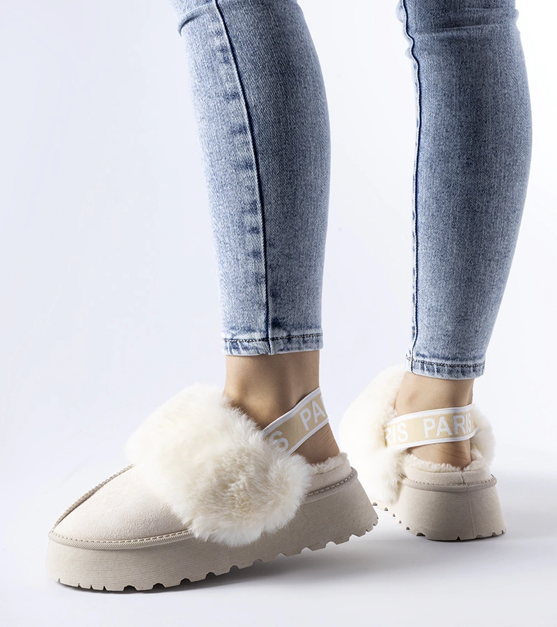 Jasnobeżowe ocieplane kapcie z gumką Sangro