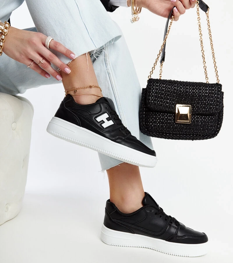 Czarne sneakersy na białej platformie Mentha