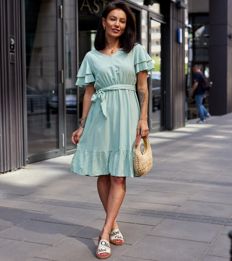 Zielona sukienka midi z paskiem Sagasa