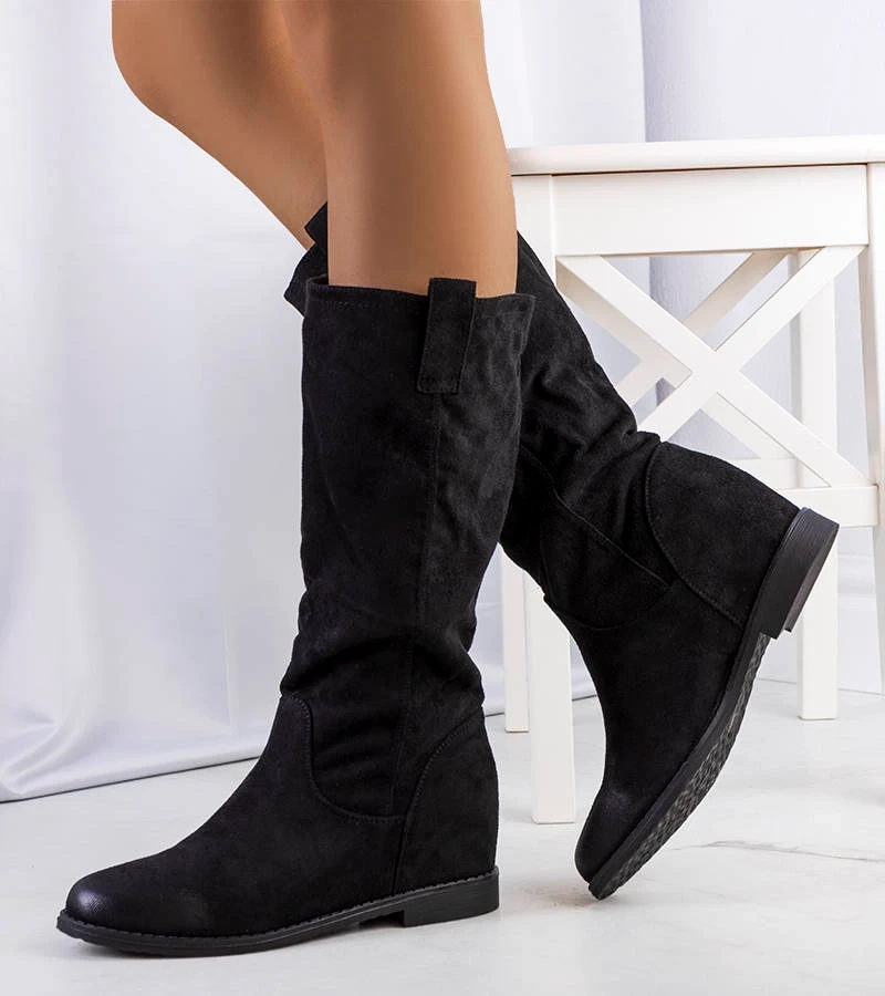 Czarne kozaki na krytym koturnie Mae