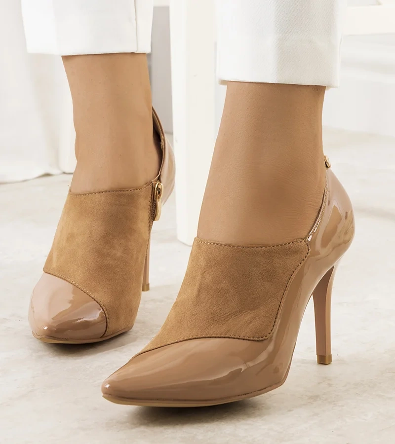 Beżowe czółenka na zamek Alcanassa