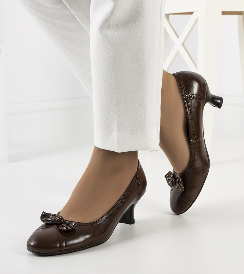 Brązowe czółenka z kokardką Repina