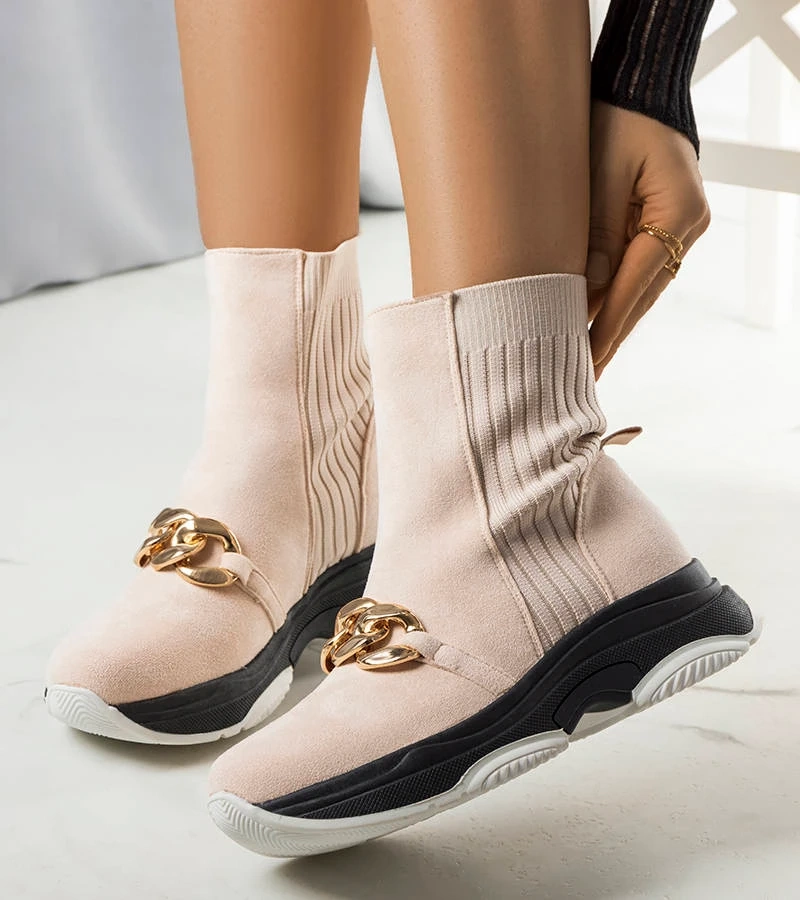 Beżowe ocieplane botki z łańcuchem Ulster