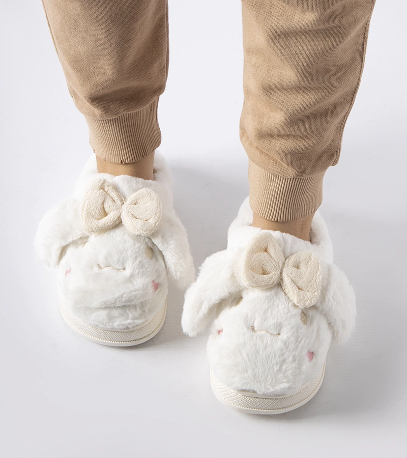 Białe ciepłe kapcie z uszami i kokardą Gilda