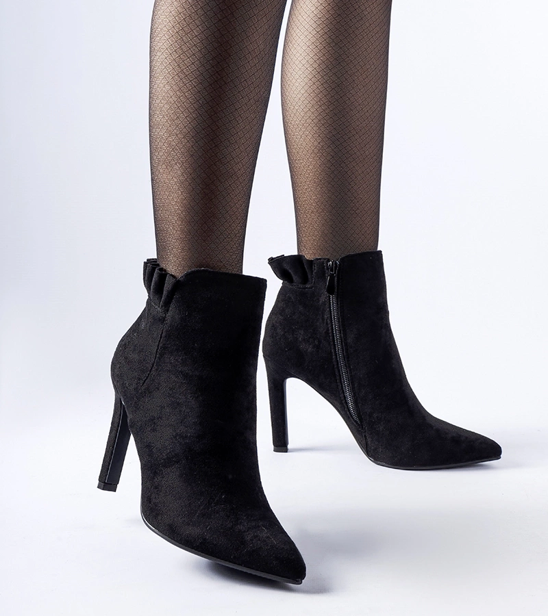 Czarne botki z falbanką na szpilce Dolcelino