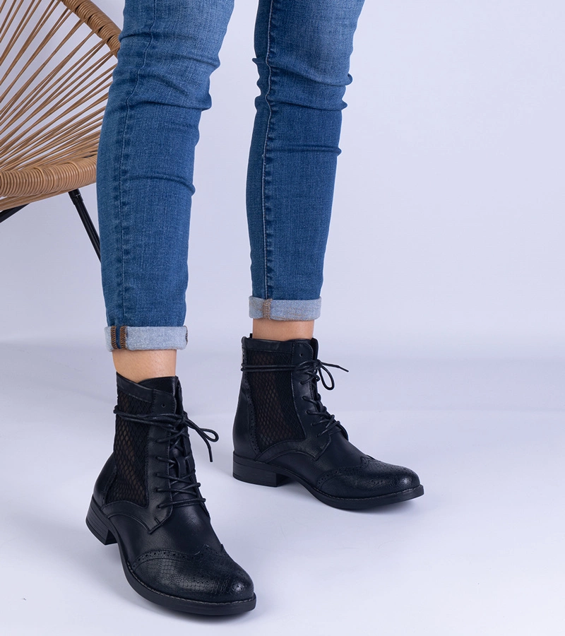 Czarne ażurowe płaskie botki Reeves