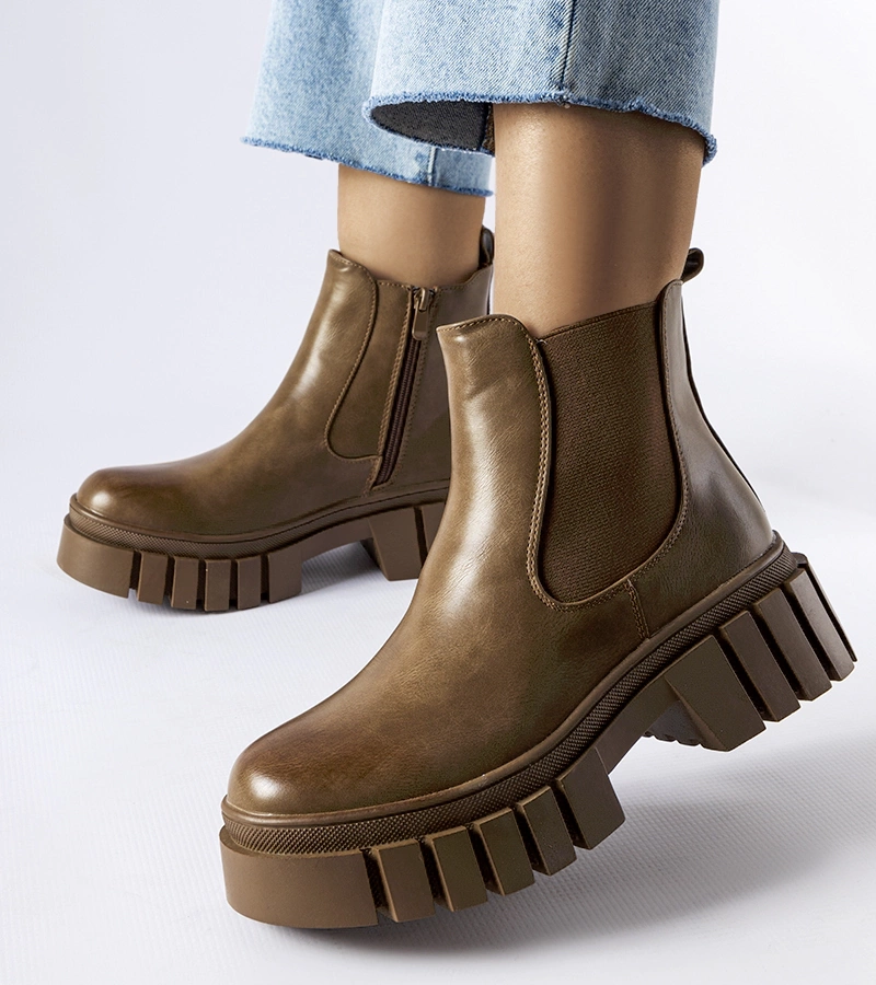 Brązowe sztyblety na platformie Giusy