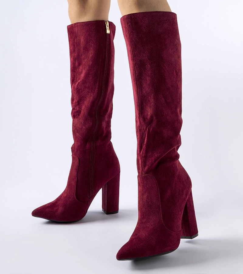 Bordowe kozaki na słupku Cinq-Mars