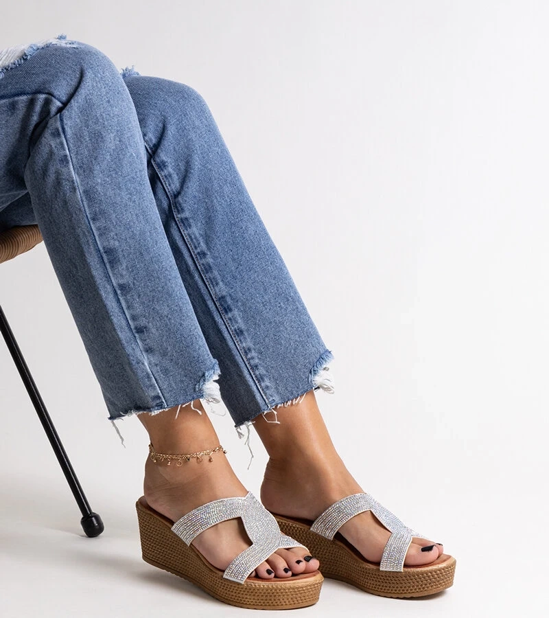 Srebrne klapki na koturnie z cyrkoniami Antuanet