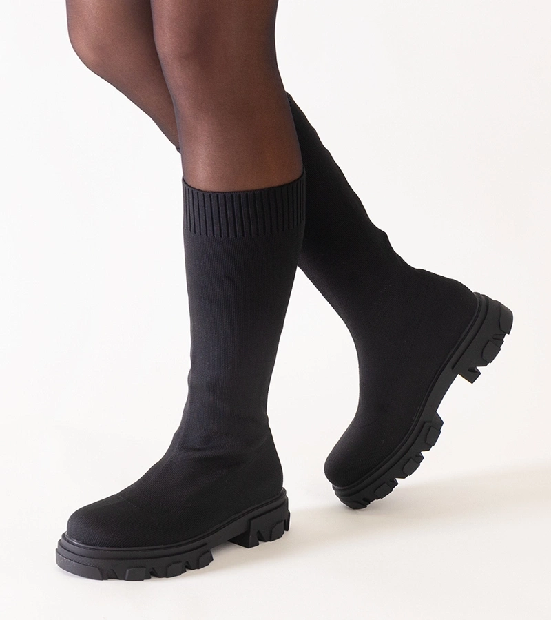 Czarne kozaki materiałowe na platformie Nazira