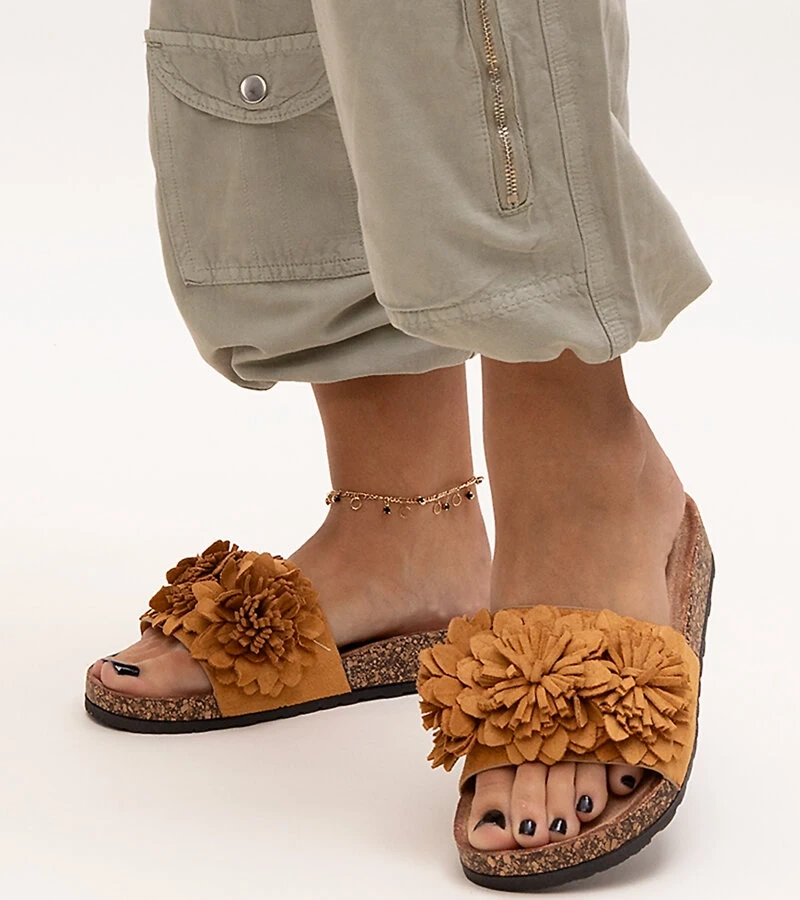 Klapki z kwiatami na korkowej podeszwie Almida