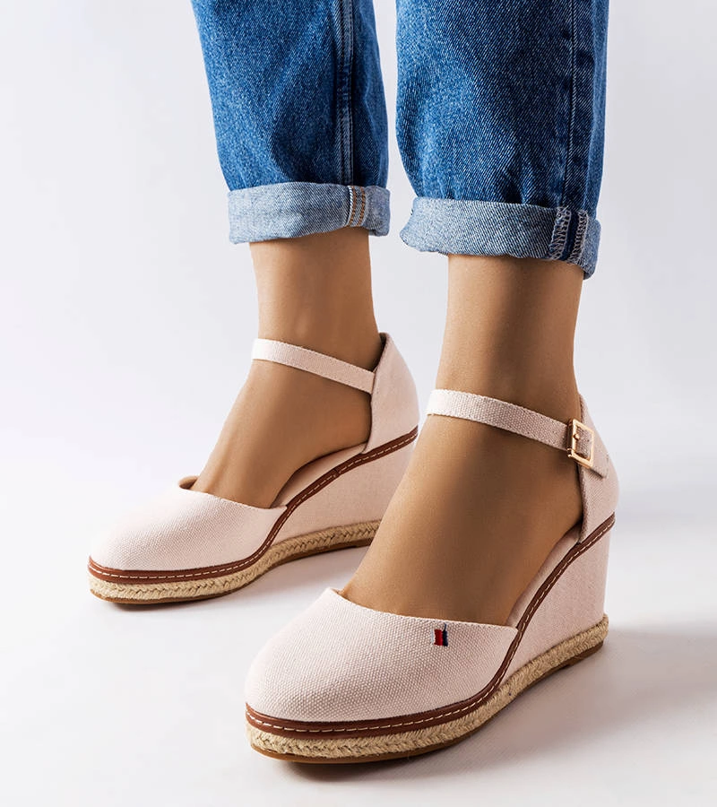 Białe espadryle na koturnie Adelinda