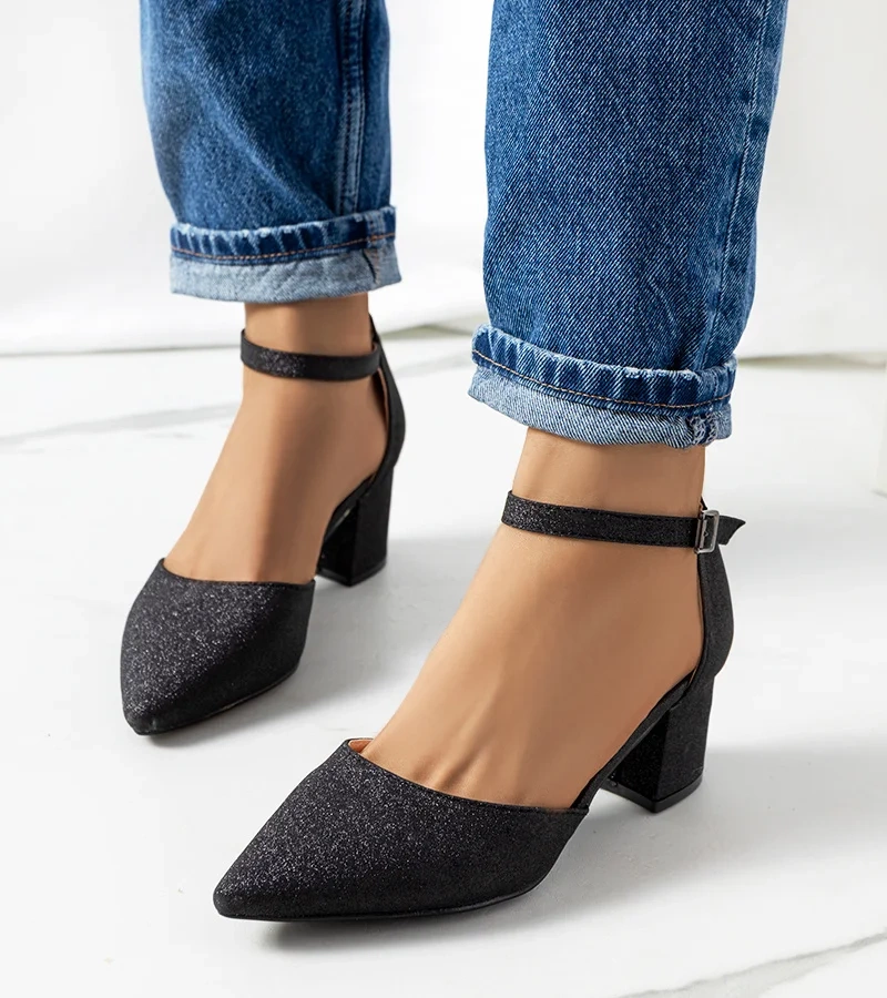 Czarne błyszczące czółenka na słupku Mawahi