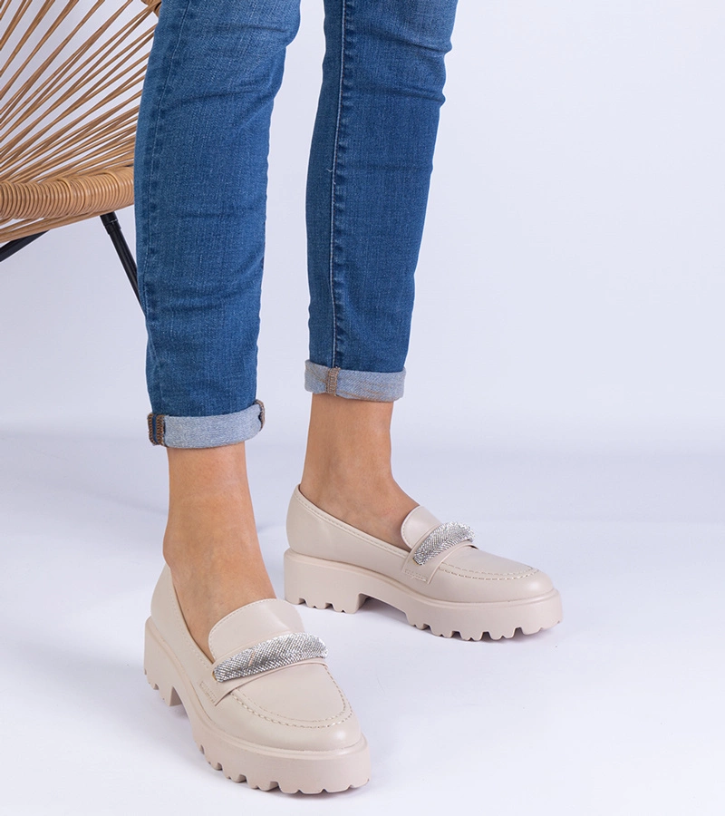 Beżowe mokasyny damskie zdobione cyrkoniami Talentino