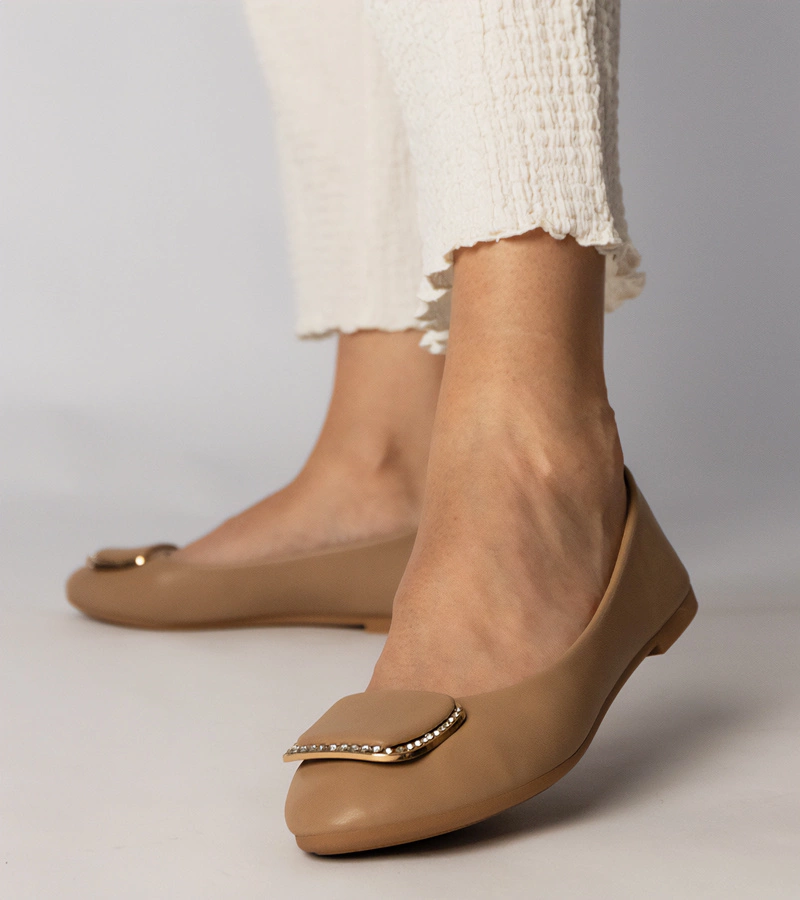 Brązowe balerinki damskie z cyrkoniami Bejla