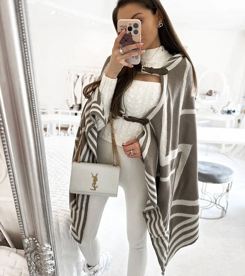 Jasnoszara narzutka z kapturem Leyla