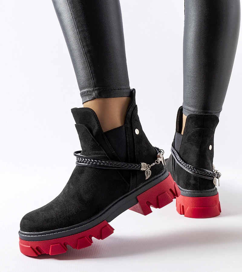 Czarne botki zdobione czerwoną podeszwą Ettore