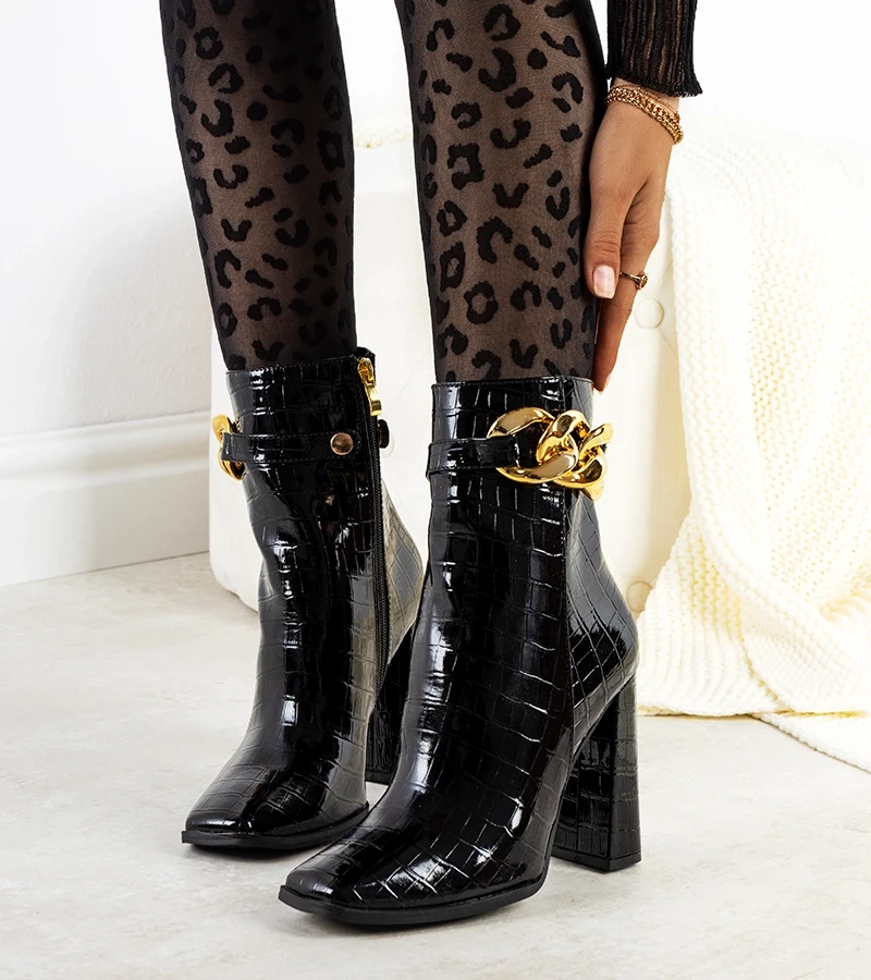 Czarne lakierowane botki Aresla