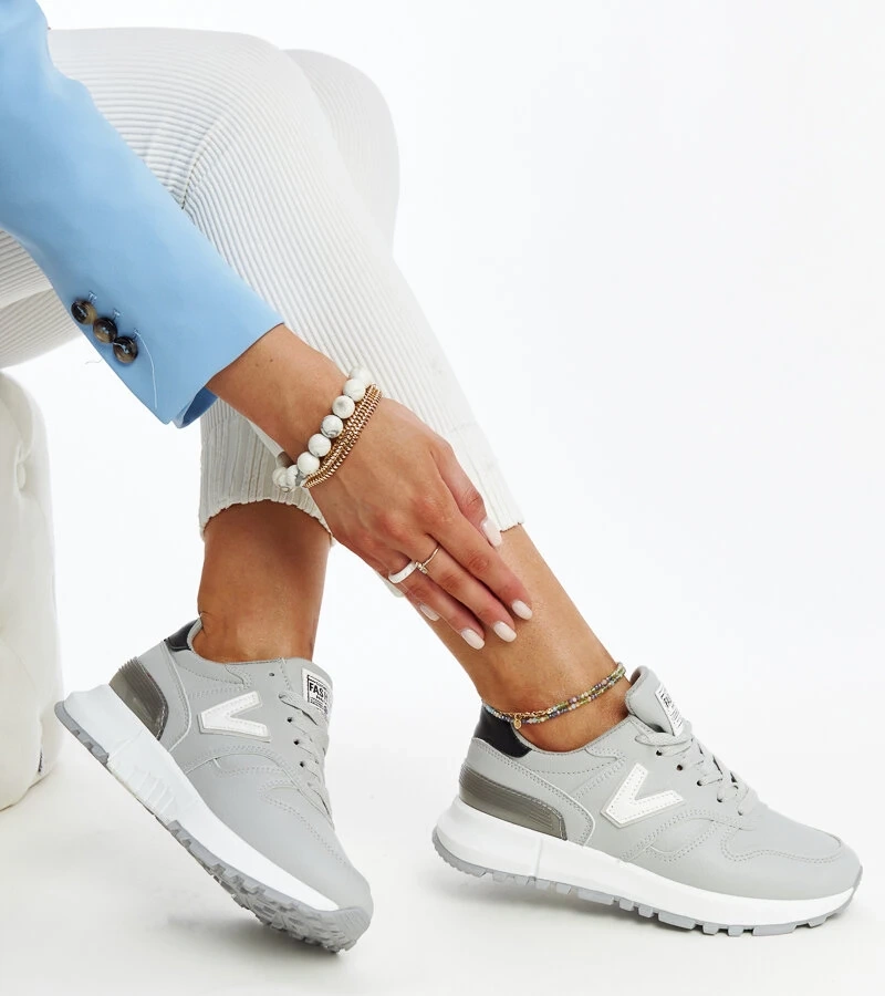 Szare sneakersy na grubszej podeszwie Cettina