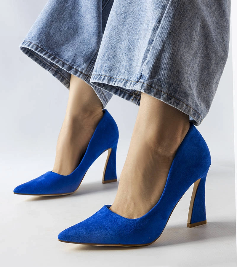 Niebieskie czółenka na asymetrycznej szpilce Linda