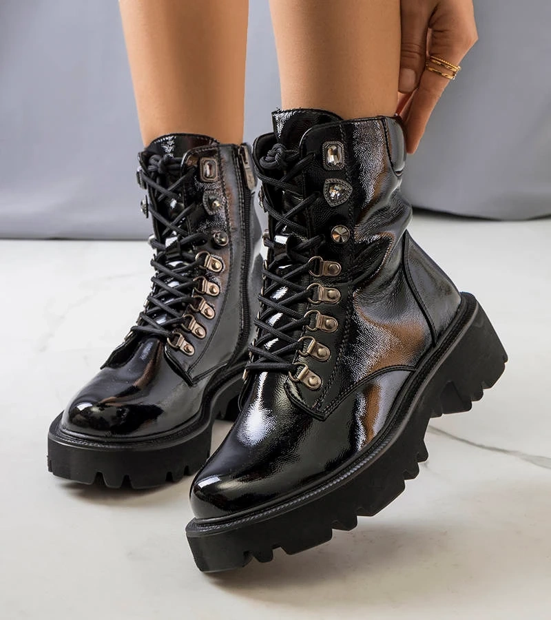 Czarne botki na traktorowej podeszwie Iglesi