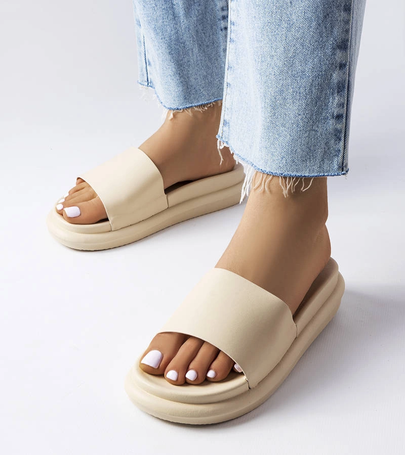 Beżowe klapki na platformie Paquette