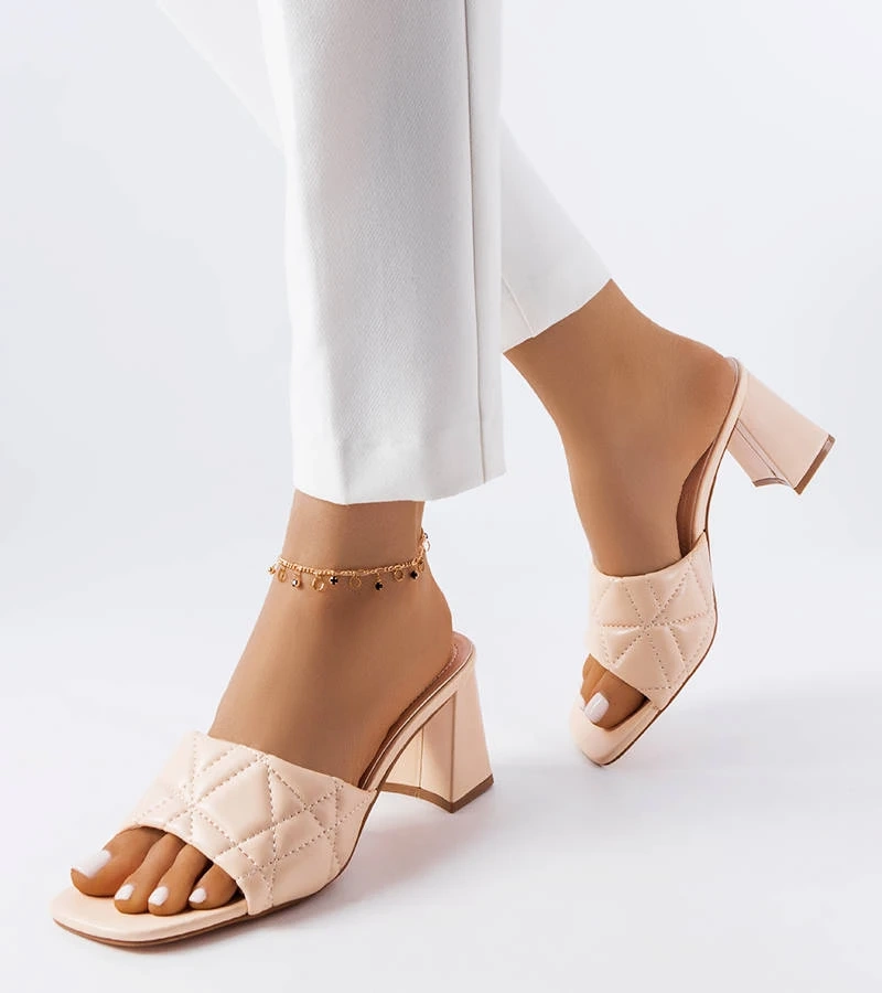 Beżowe klapki na obcasie Merley